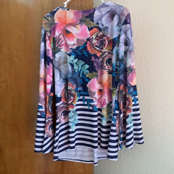 Boston Proper - Large - Flower Abstract - Silky style shirt- Never Worn Before - Picture 4 of 6